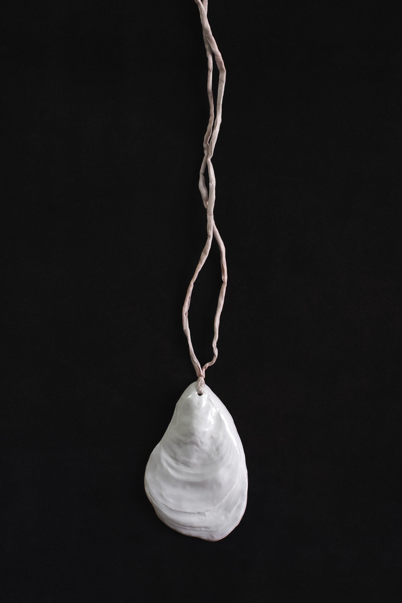 OYSTER AMULET .05 PENDANT SILK - NUDE