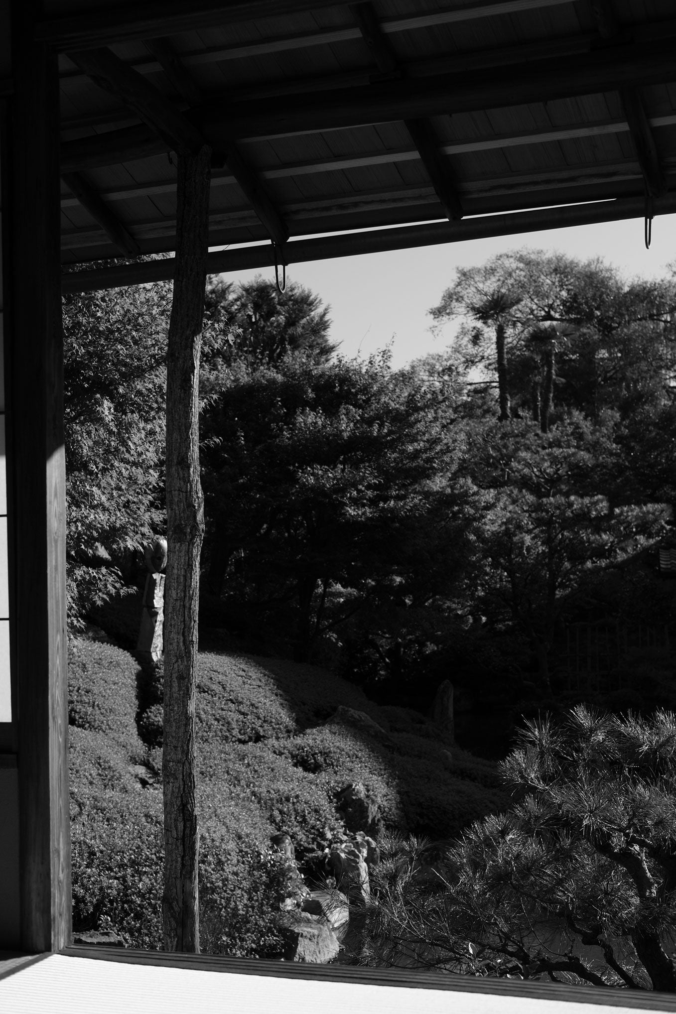 JAPAN EDIT — TAKEAMI WOVEN BAMBOO IKEBANA VESSEL - NATURAL