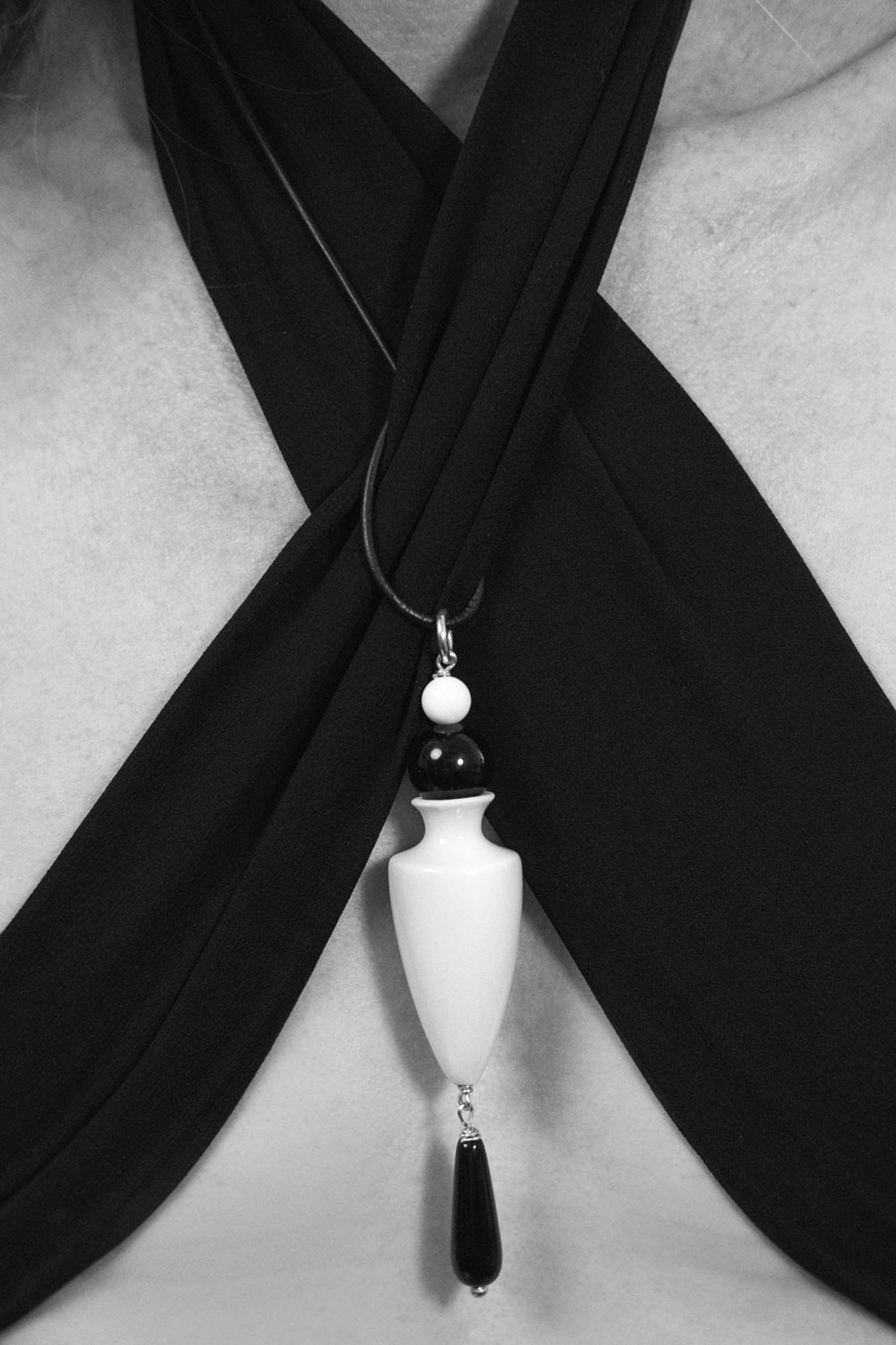 TOTEM TWO MOONS VESSEL PENDANT .01 - BLACK SILK