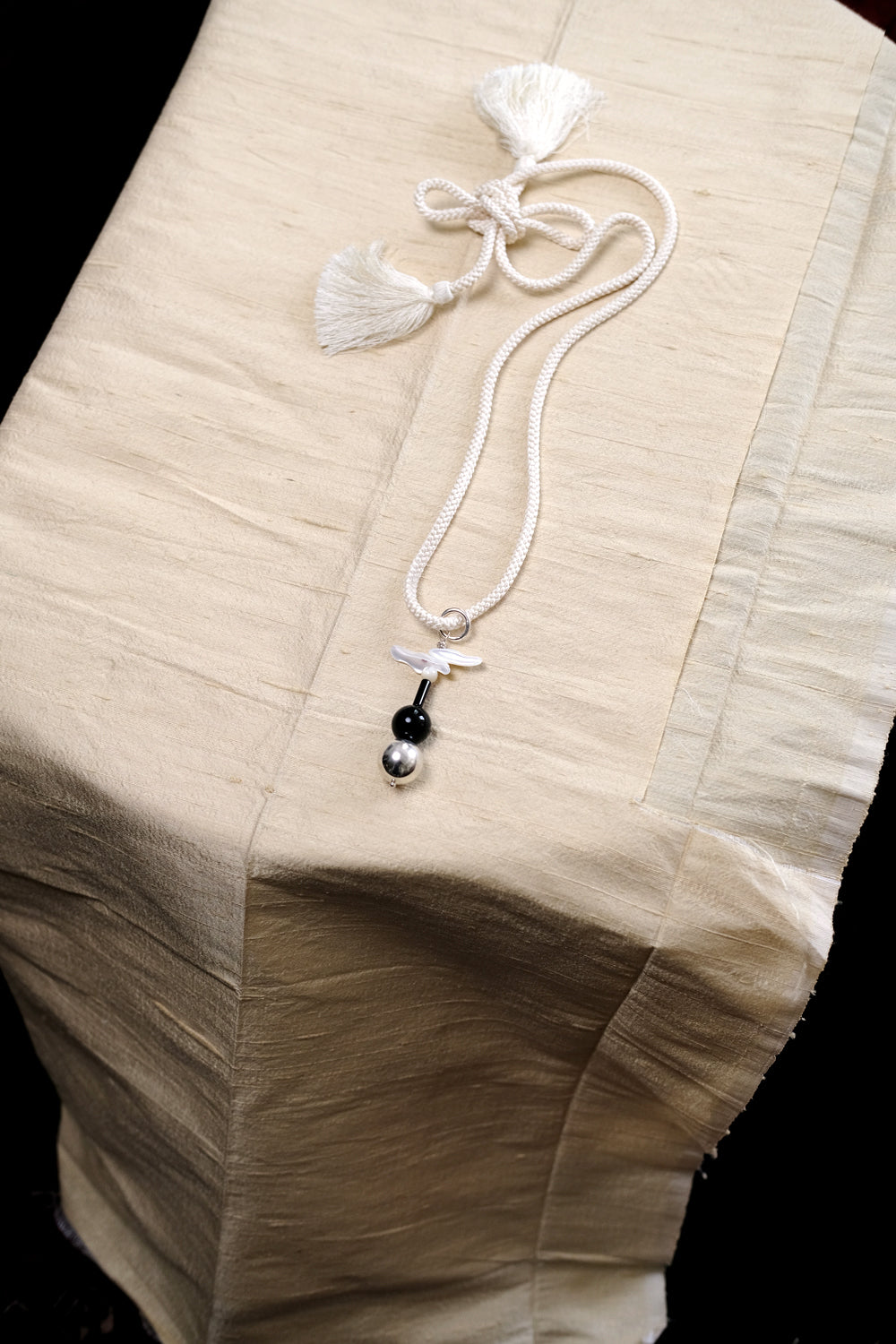 TOTEM PENDANT .01 - IVORY TASSEL SILK