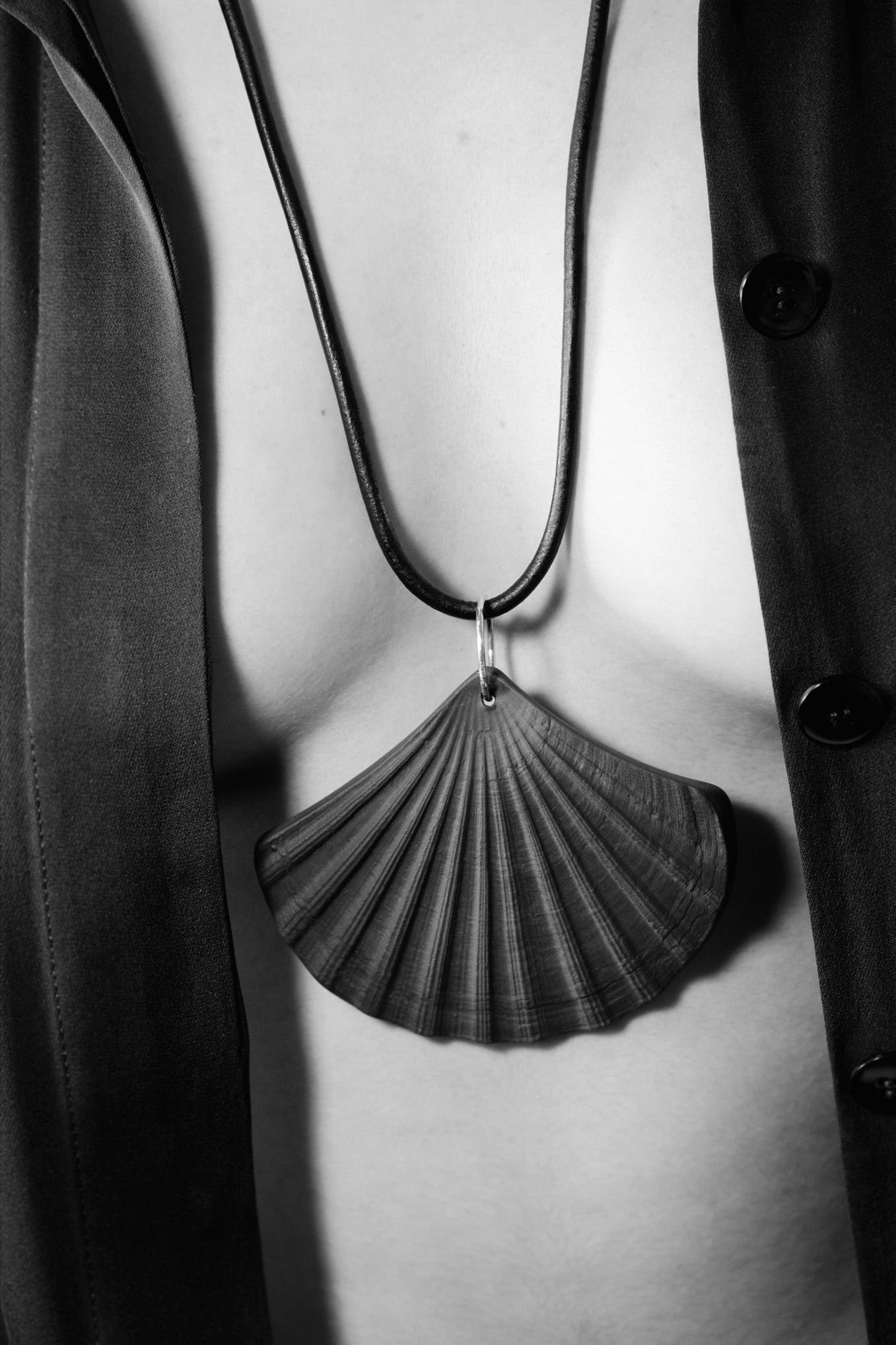 NOCTURNAL SHELL AMULET .07 PENDANT