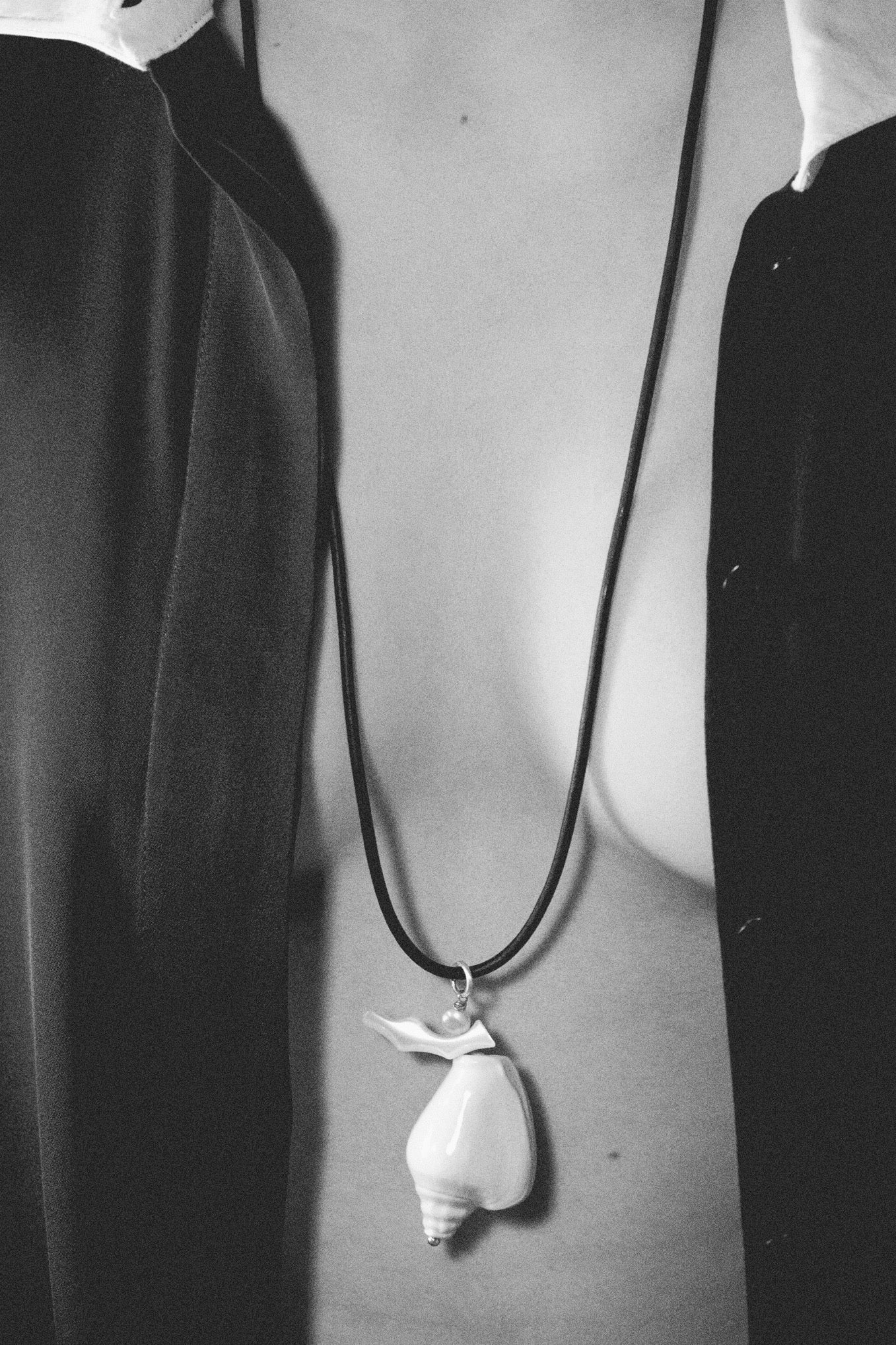 TOTEM SHELL AMULET PENDANT .01