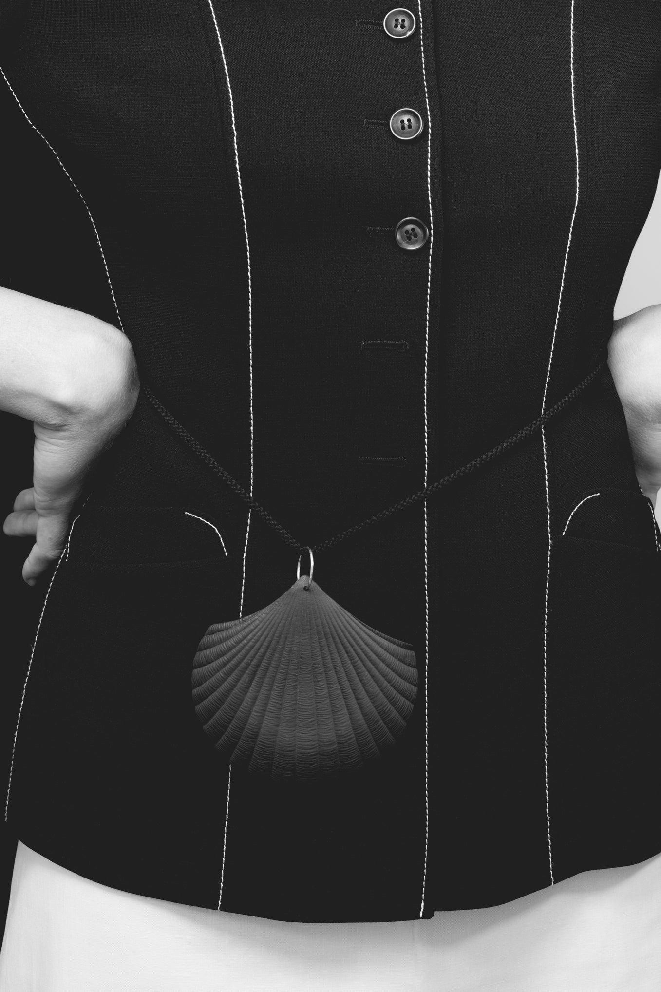 NOCTURNAL SHELL AMULET .013 - TASSEL SILK