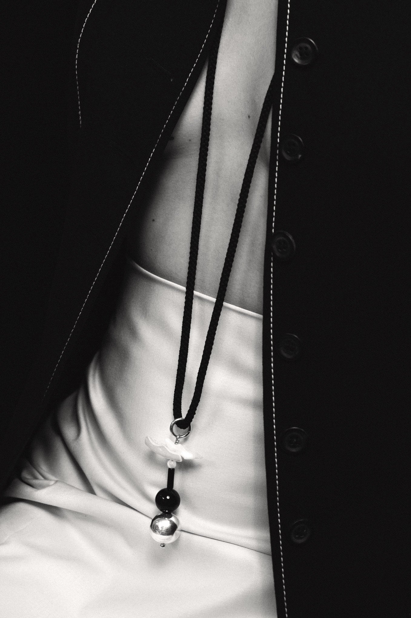 TOTEM PENDANT .01 - BLACK TASSEL SILK