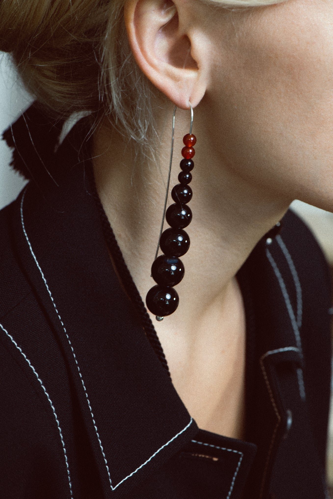 TOTEM HOOK EARRINGS IN ONYX & CARNELIAN