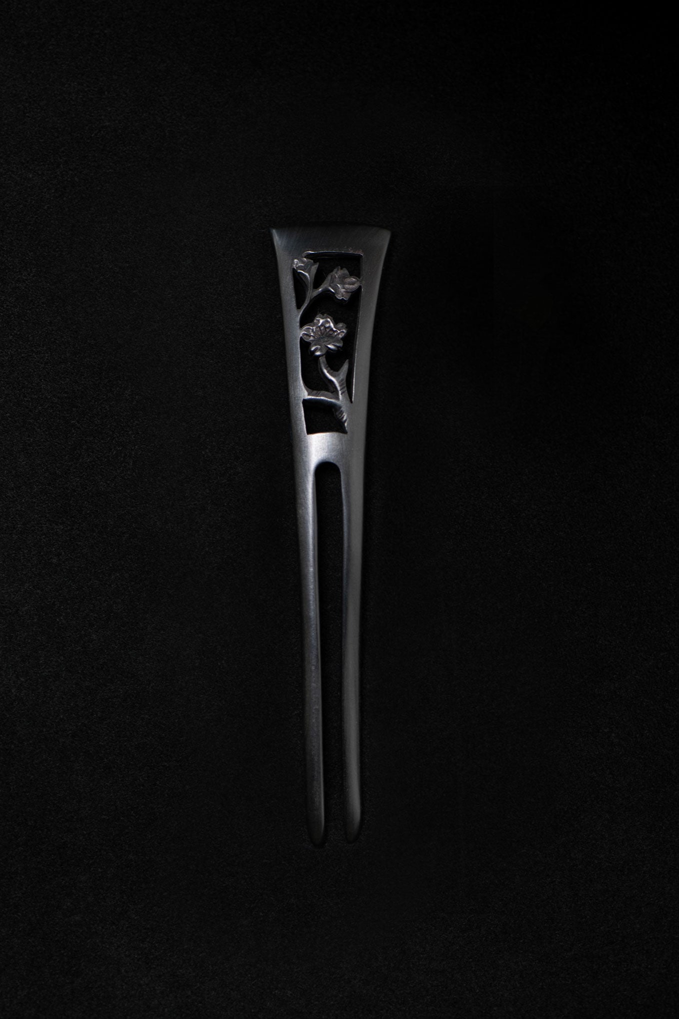 JAPAN EDIT — NOCTURNAL HANAKAGE WOOD HAIRPIN