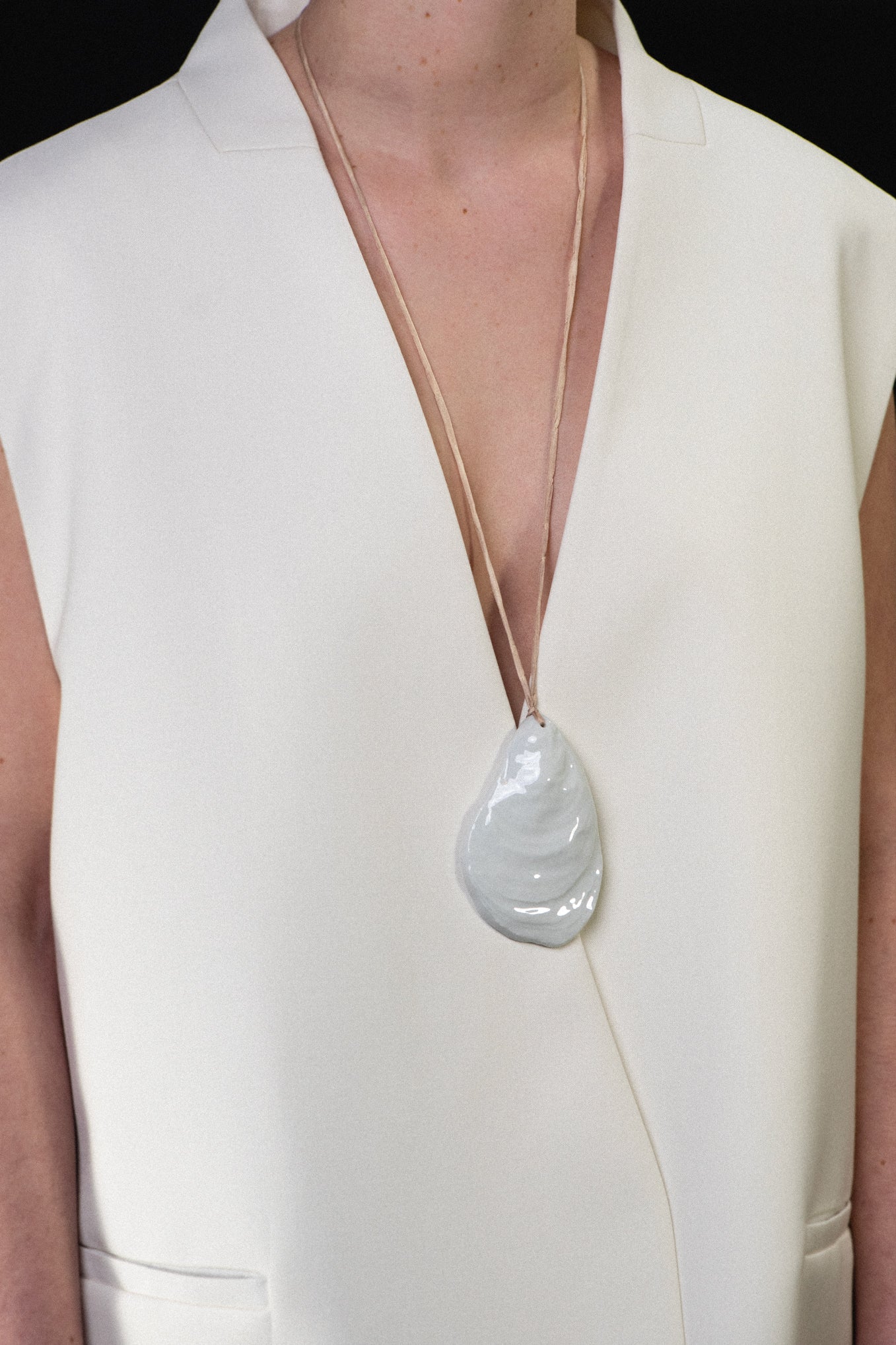 OYSTER AMULET .05 PENDANT SILK - NUDE