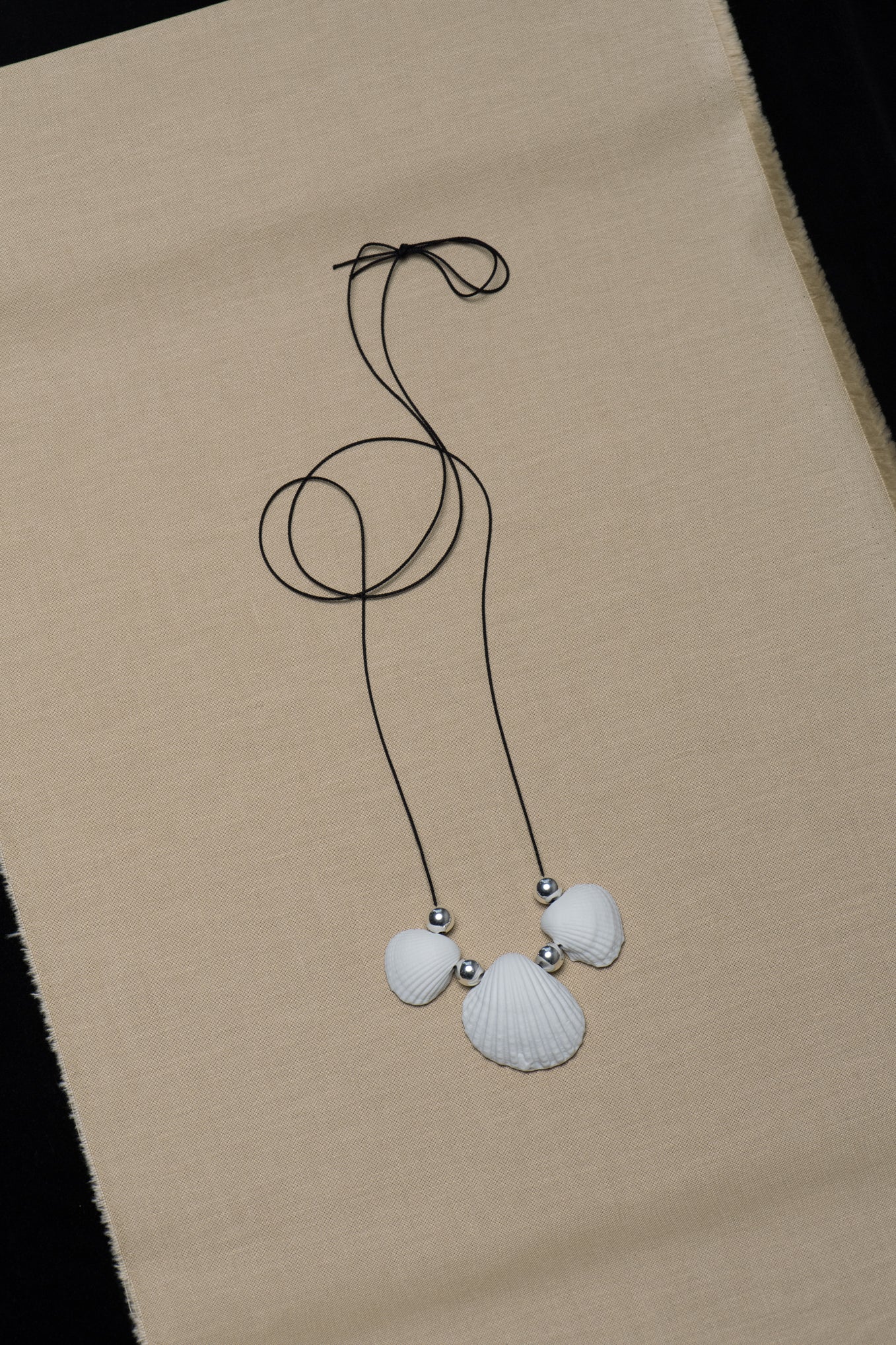 THREE SHELLS AMULET PENDANT NECKLACE