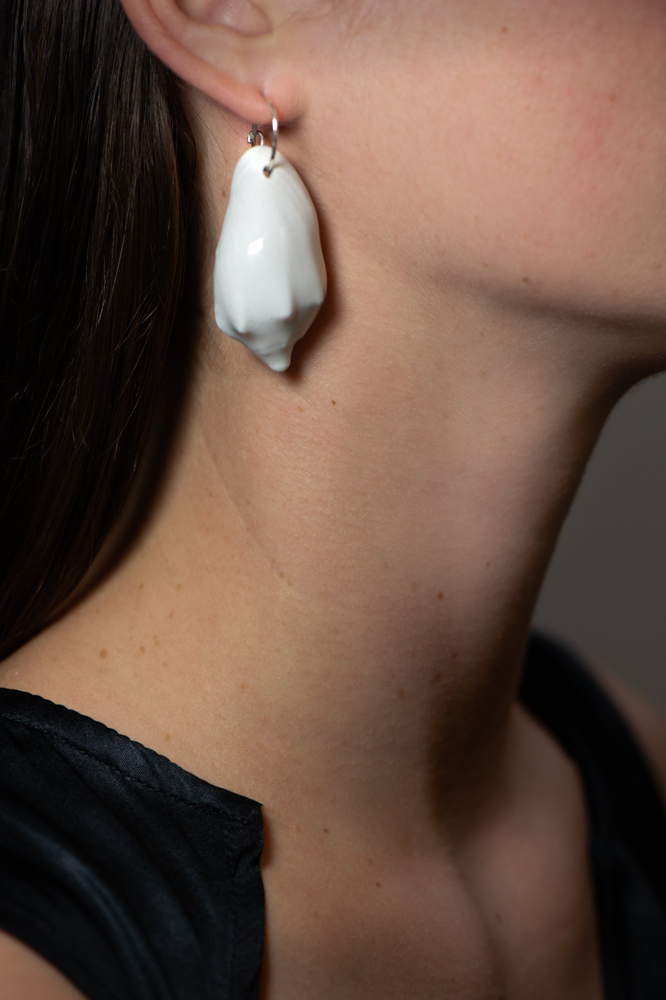 SHELL AMULET .06 EARRINGS