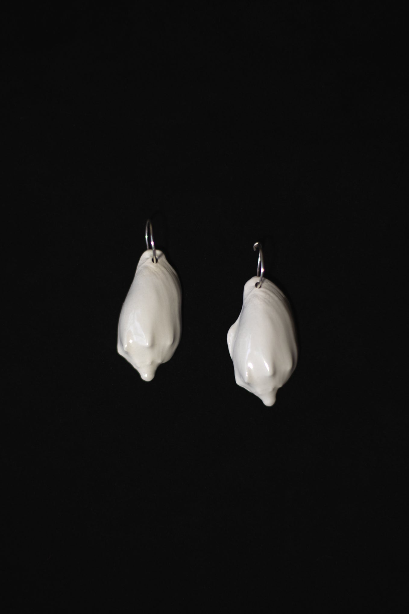 SHELL AMULET .06 EARRINGS