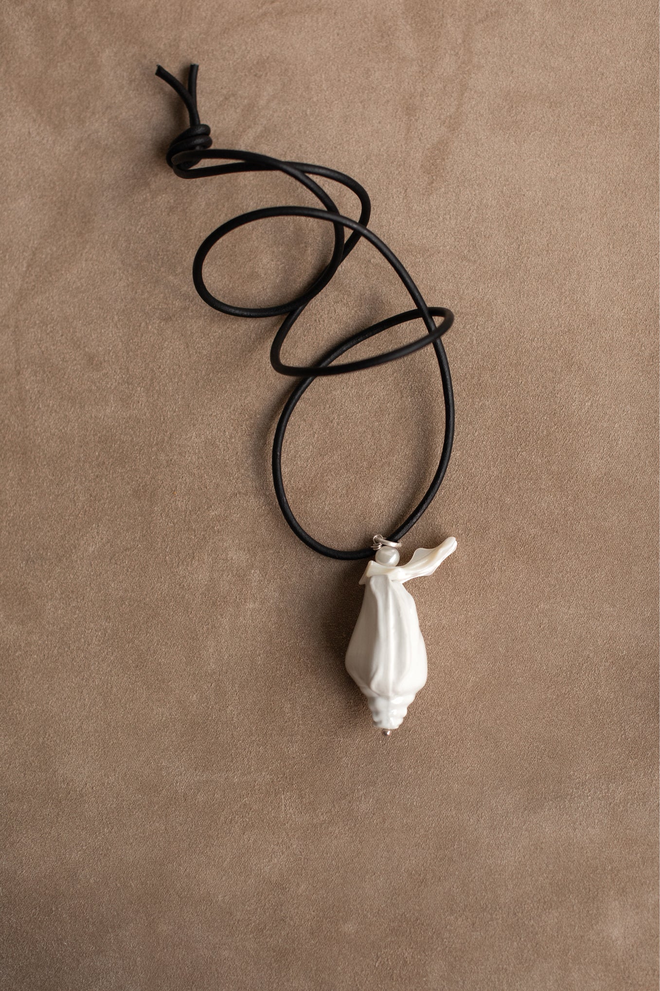 TOTEM SHELL AMULET PENDANT .01