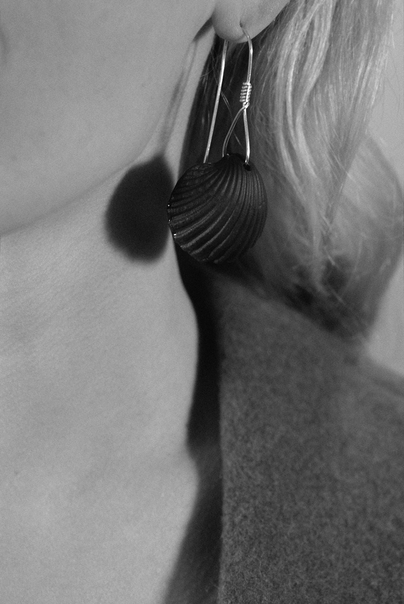 SHELL AMULET .01 EARRINGS