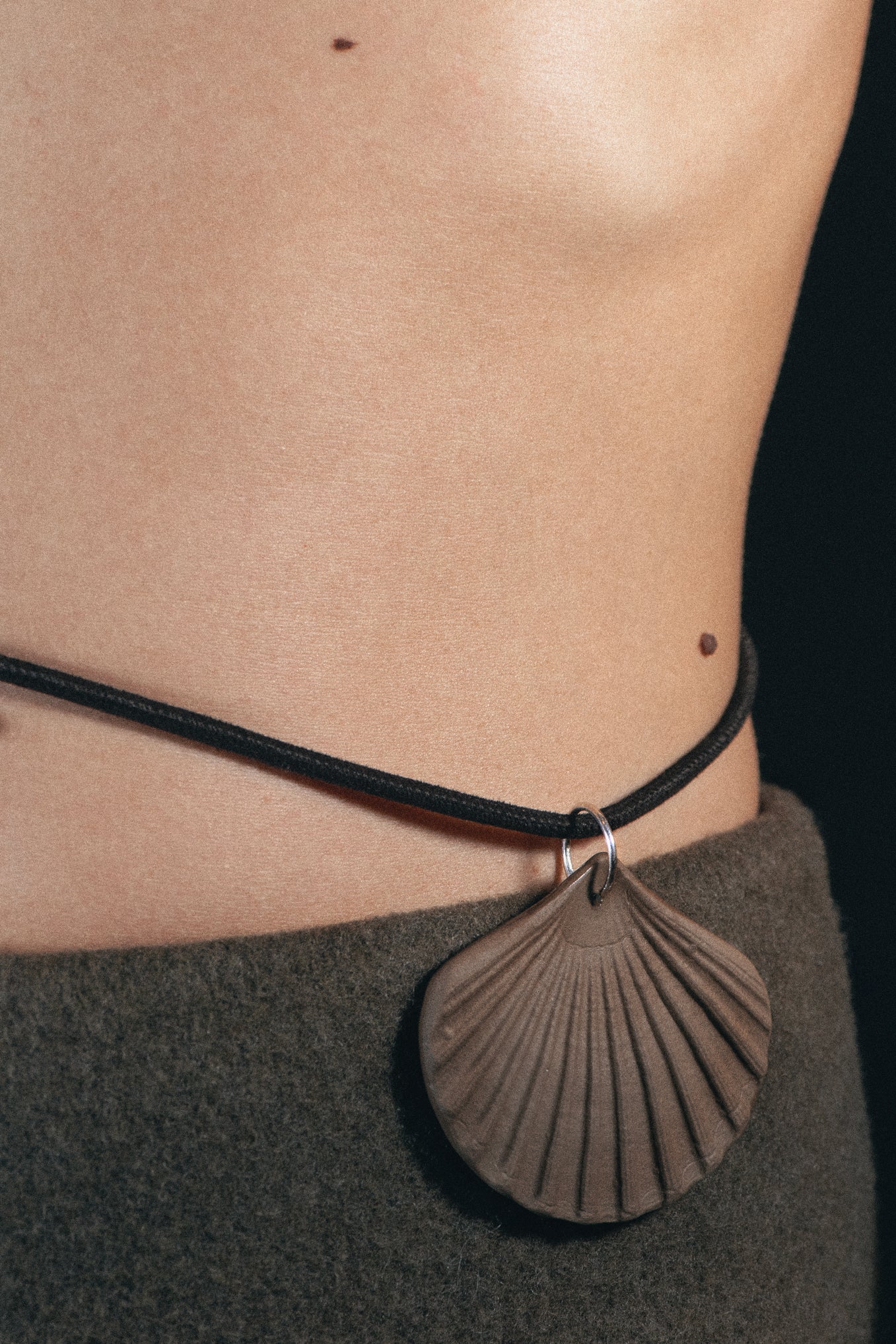 SHELL AMULET .08 PENDANT - PEBBLE BROWN