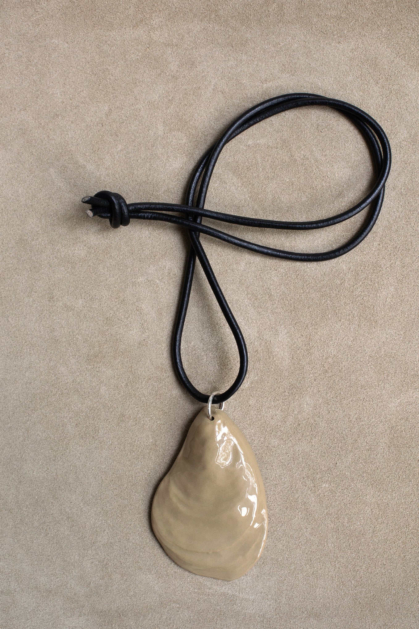 OYSTER SHELL AMULET .05 NAPPA LEATHER PENDANT - SAND