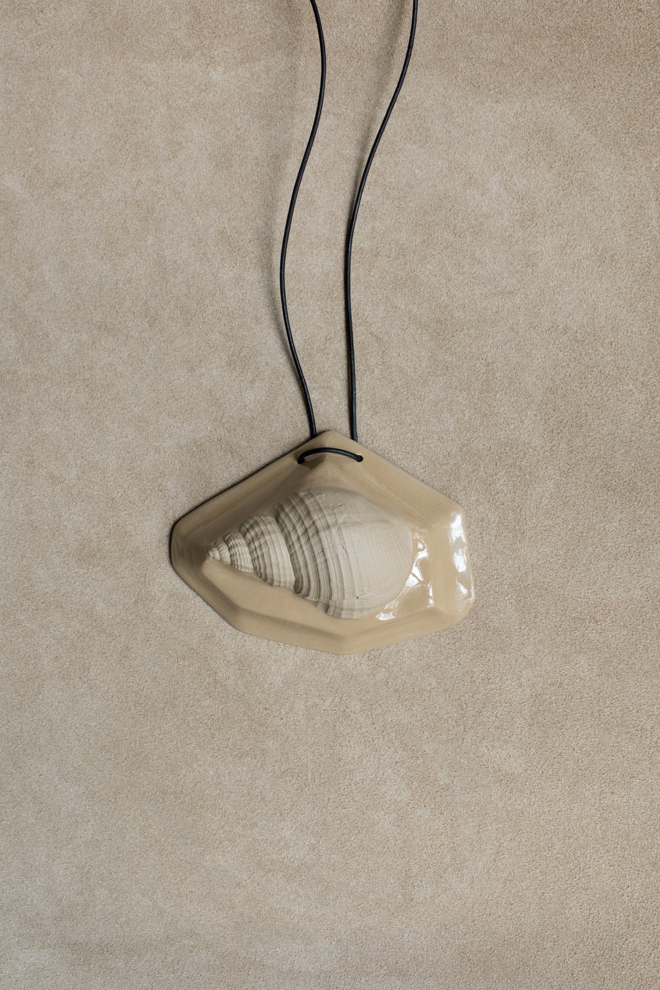 SHELL AMULET. 09 PENDANT  - SAND