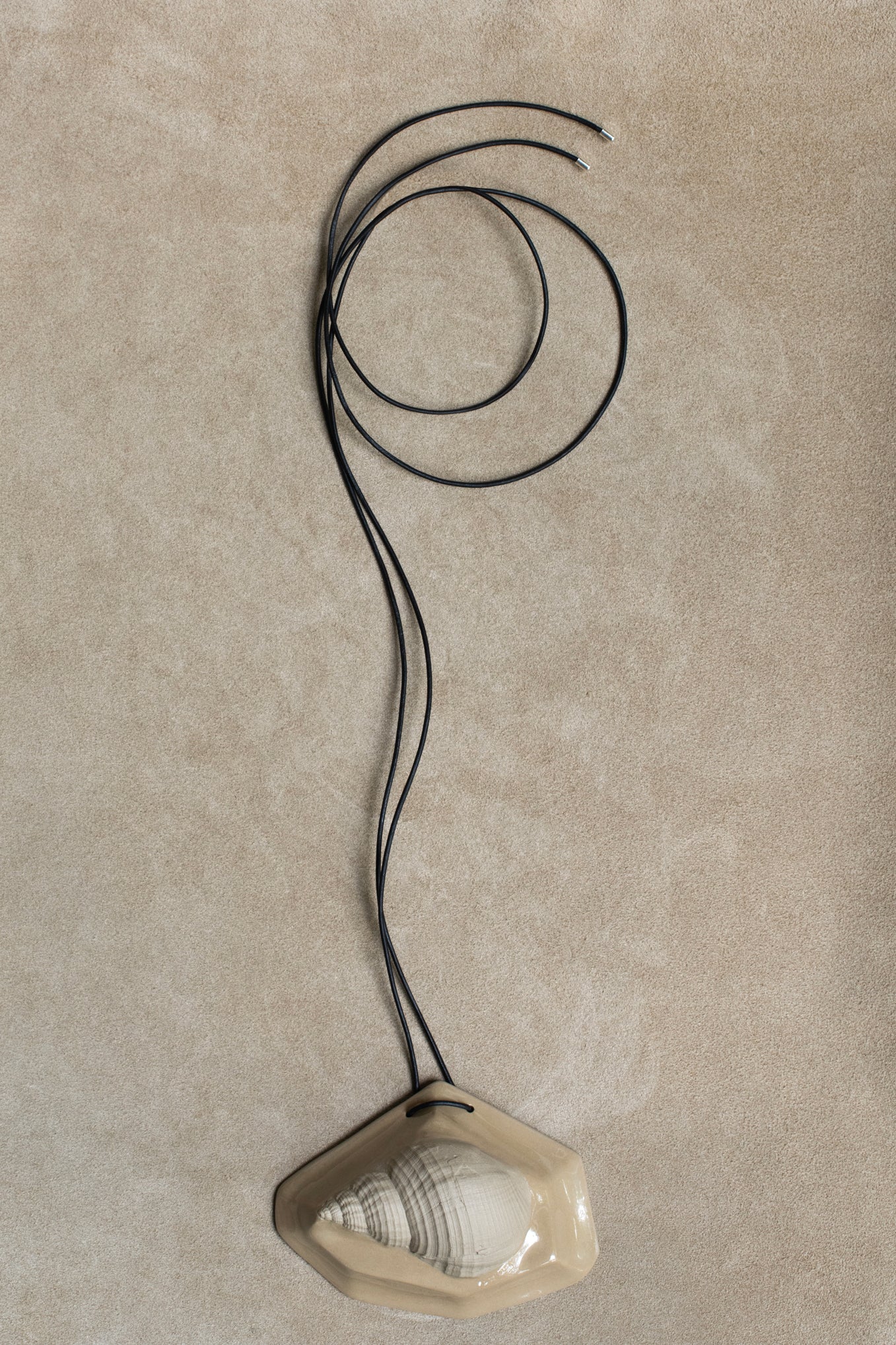 SHELL AMULET. 09 PENDANT  - SAND