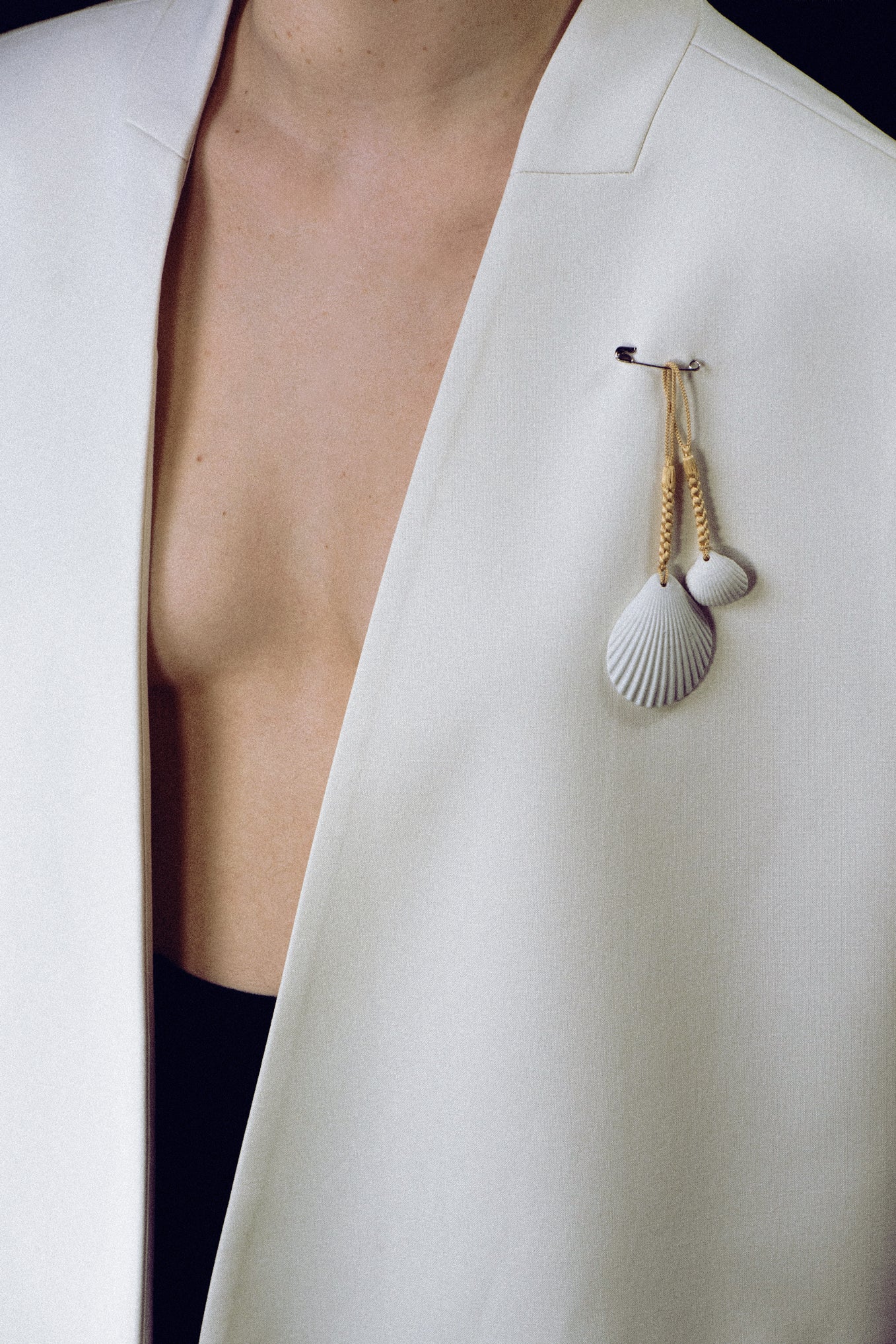 SHELL AMULETS NETSUKE BROOCH .01