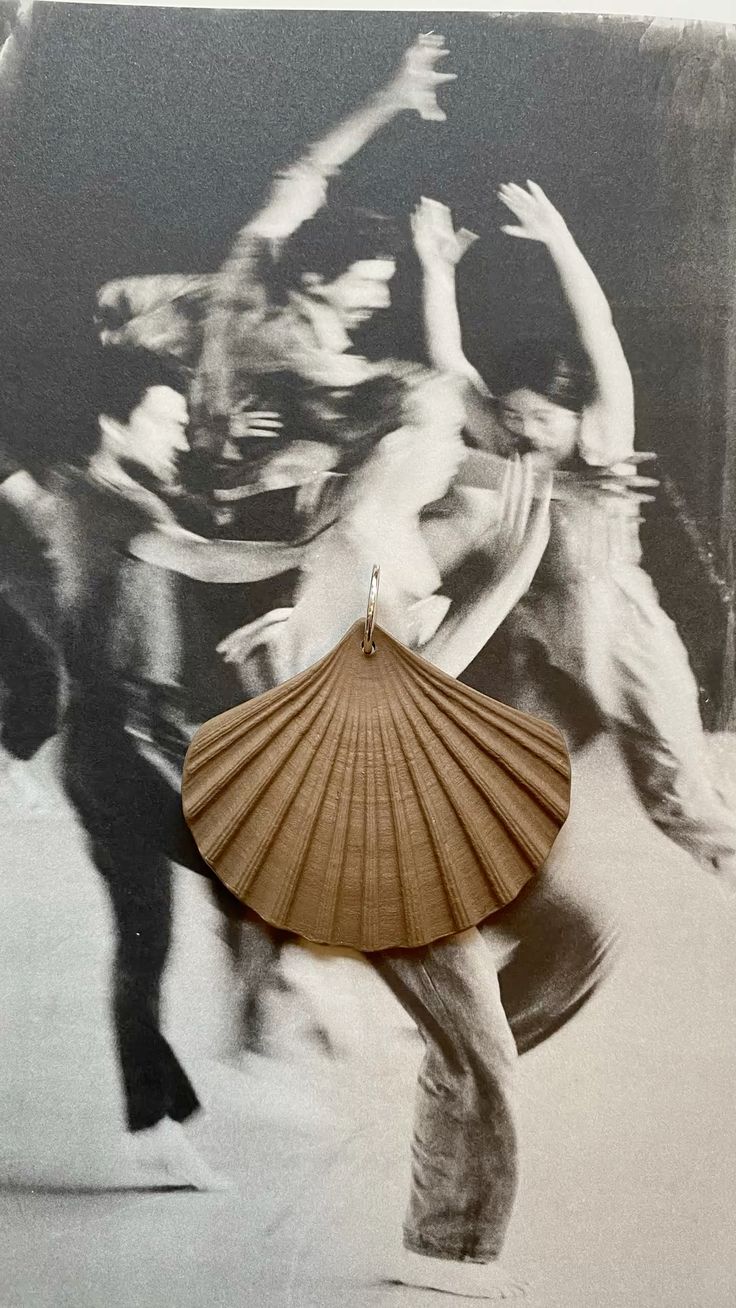 SHELL AMULET .08 IN CARNELIAN