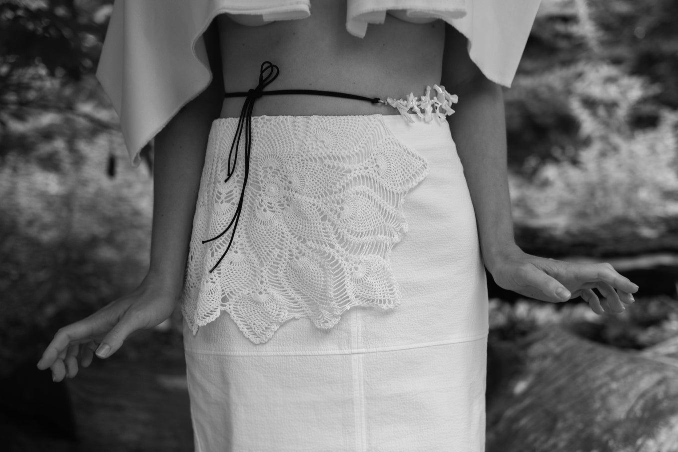 FISH BONE MOTHER OF PEARL SILK BELT
