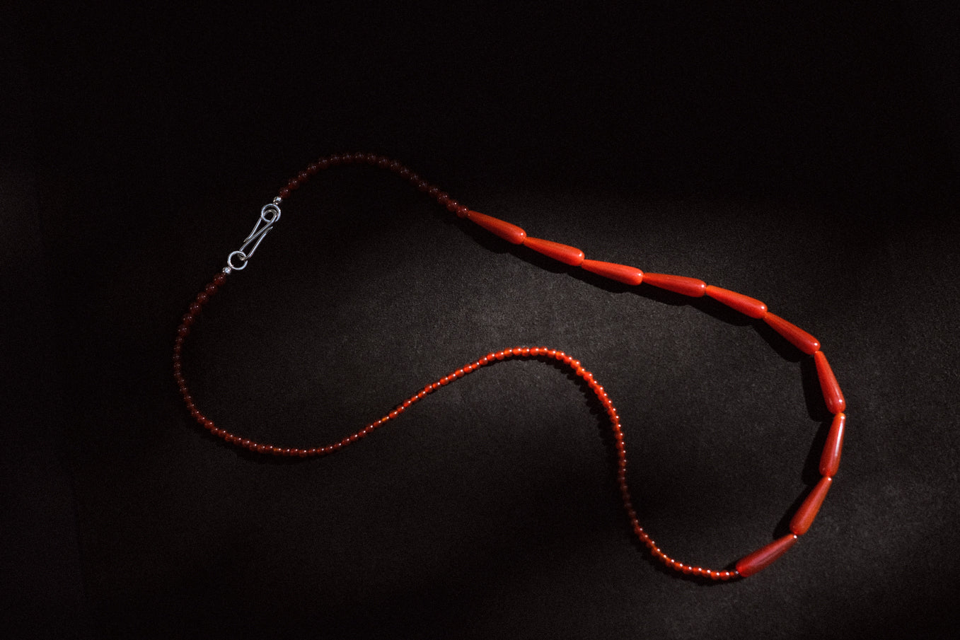 SHELL AMULET .07 IN CARNELIAN