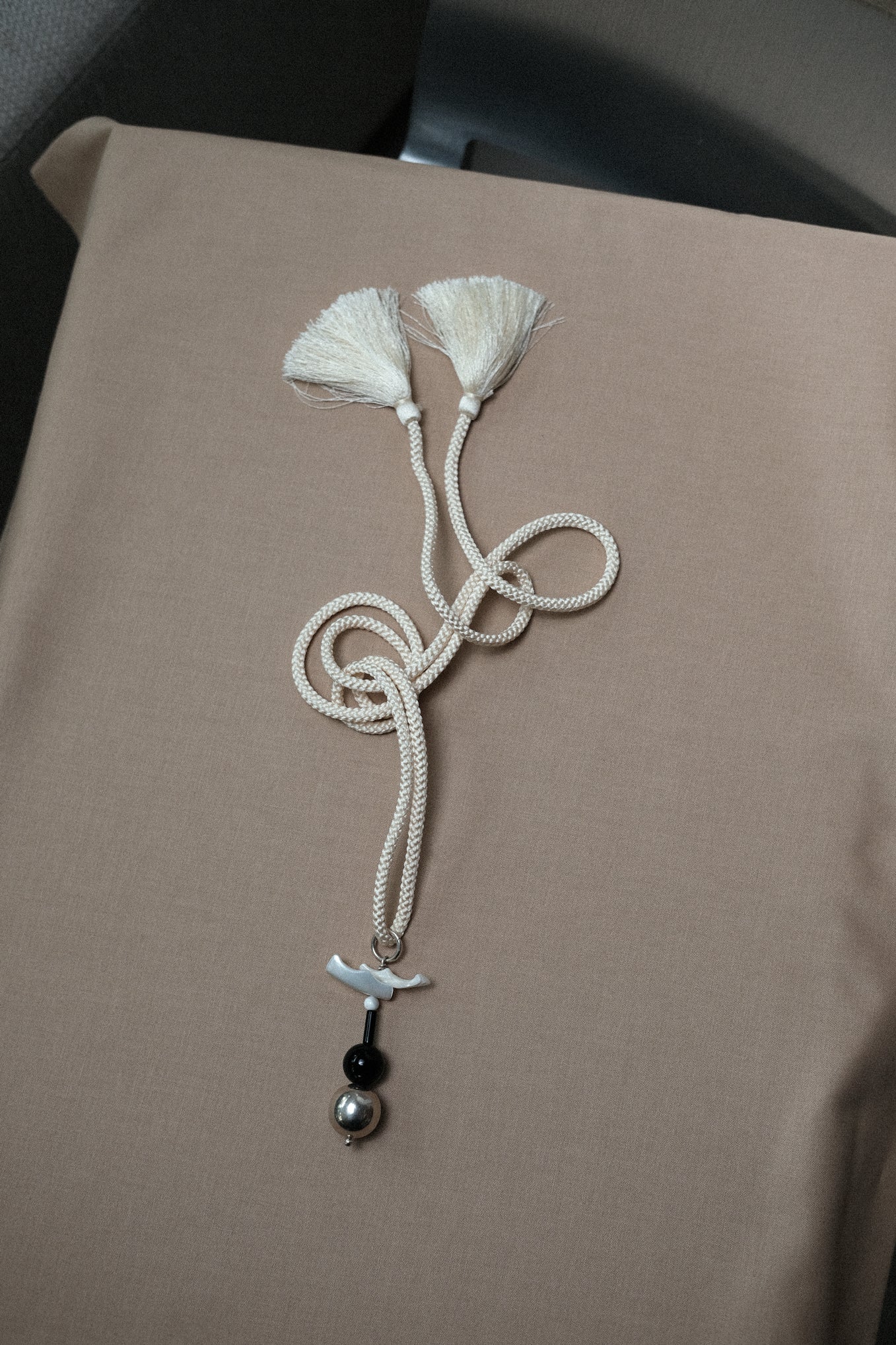 TOTEM PENDANT .01 - IVORY SILK