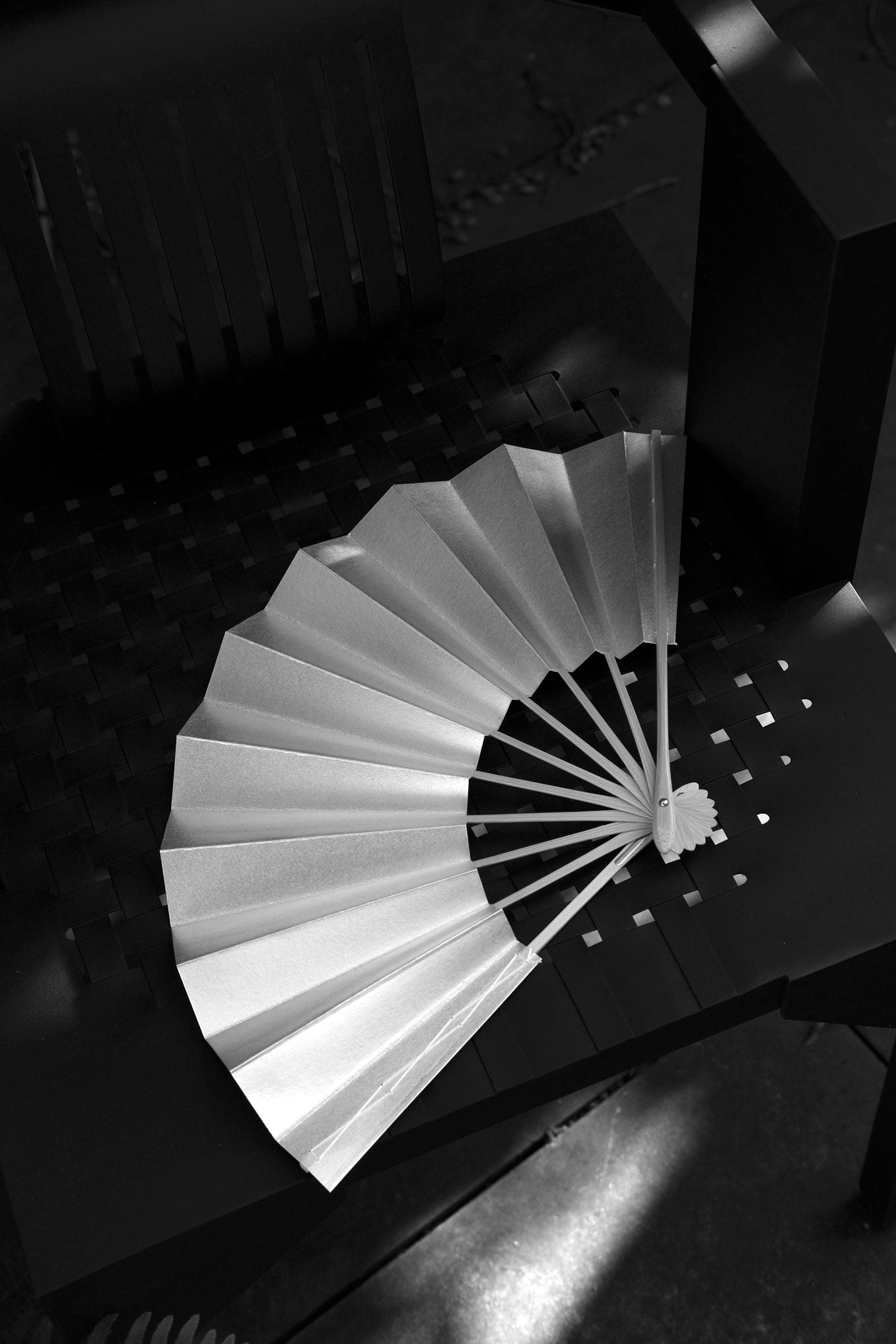 JAPAN EDIT — SILVER MOON SENSU - FOLDING FAN .02