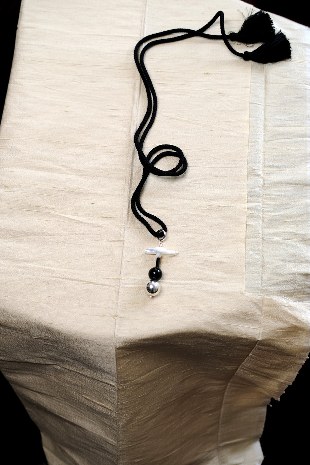 TOTEM PENDANT .01 - BLACK SILK