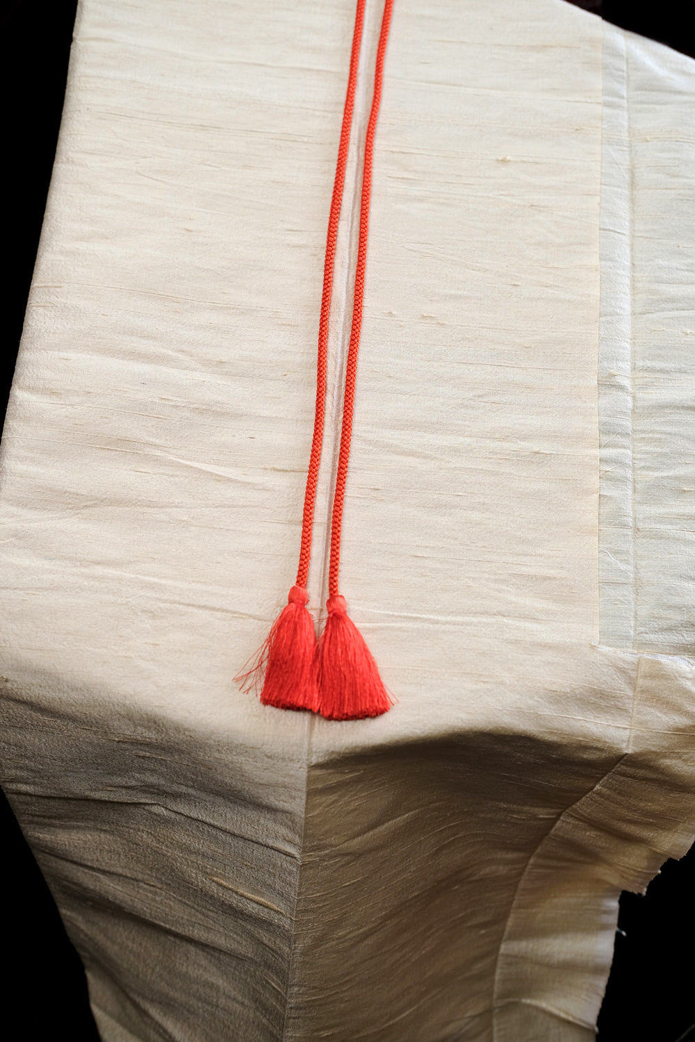 TOTEM PENDANT .01 - RED TASSEL SILK