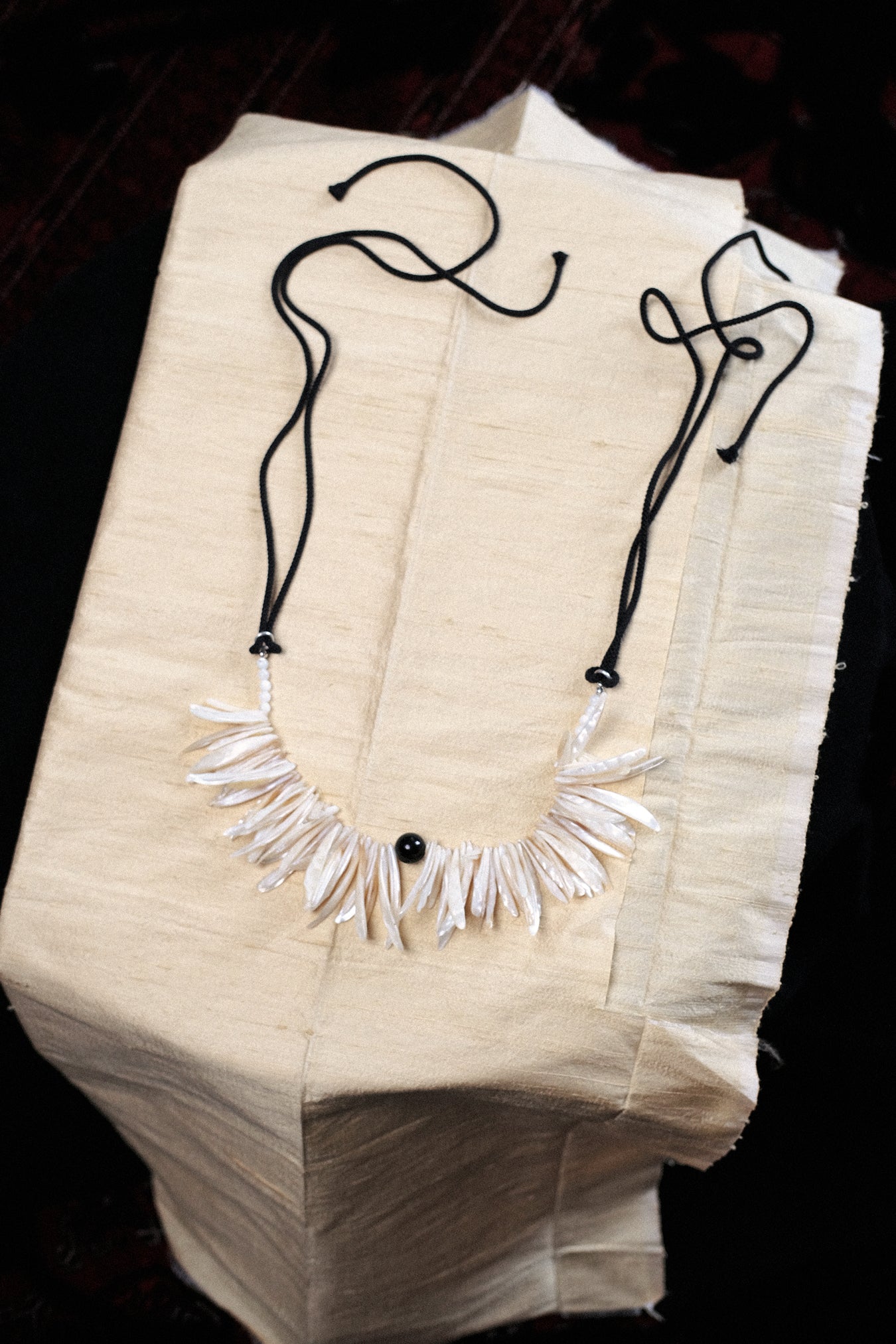 TOTEM FISH BONE MOTHER OF PEARL NECKLACE