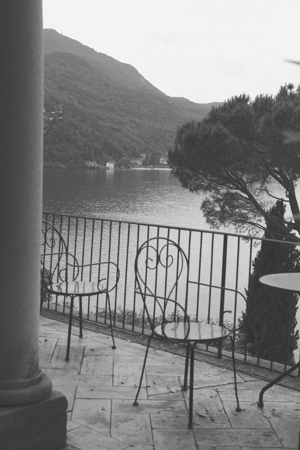 TOTEM HOOK EARRINGS .01 - SILVER & CORAL
