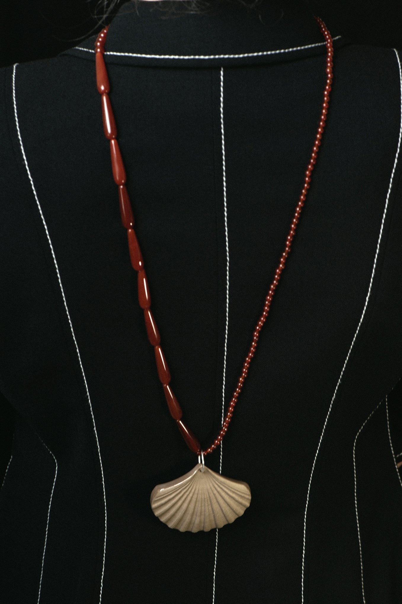 SHELL AMULET .07 IN CARNELIAN