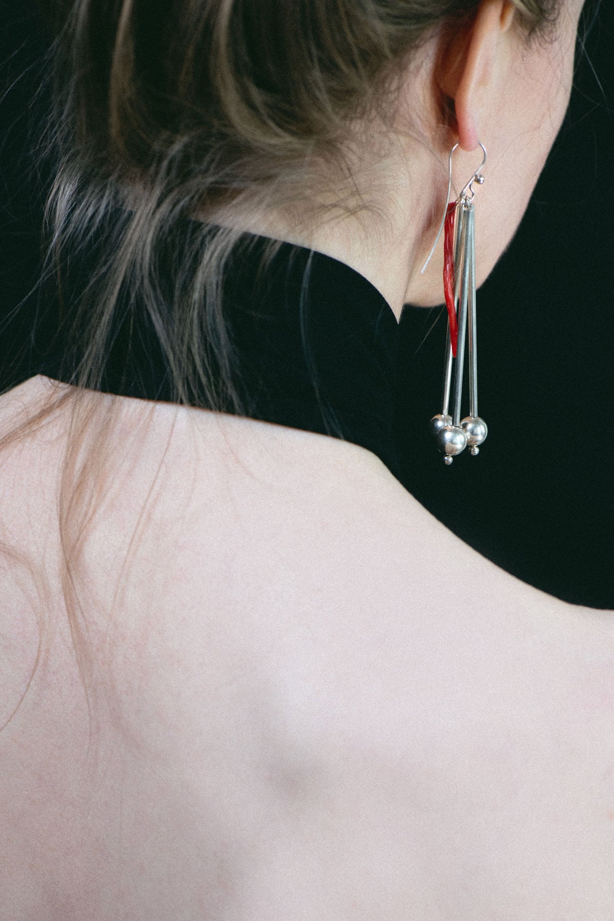 TOTEM HOOK EARRINGS .01 - SILVER & CORAL