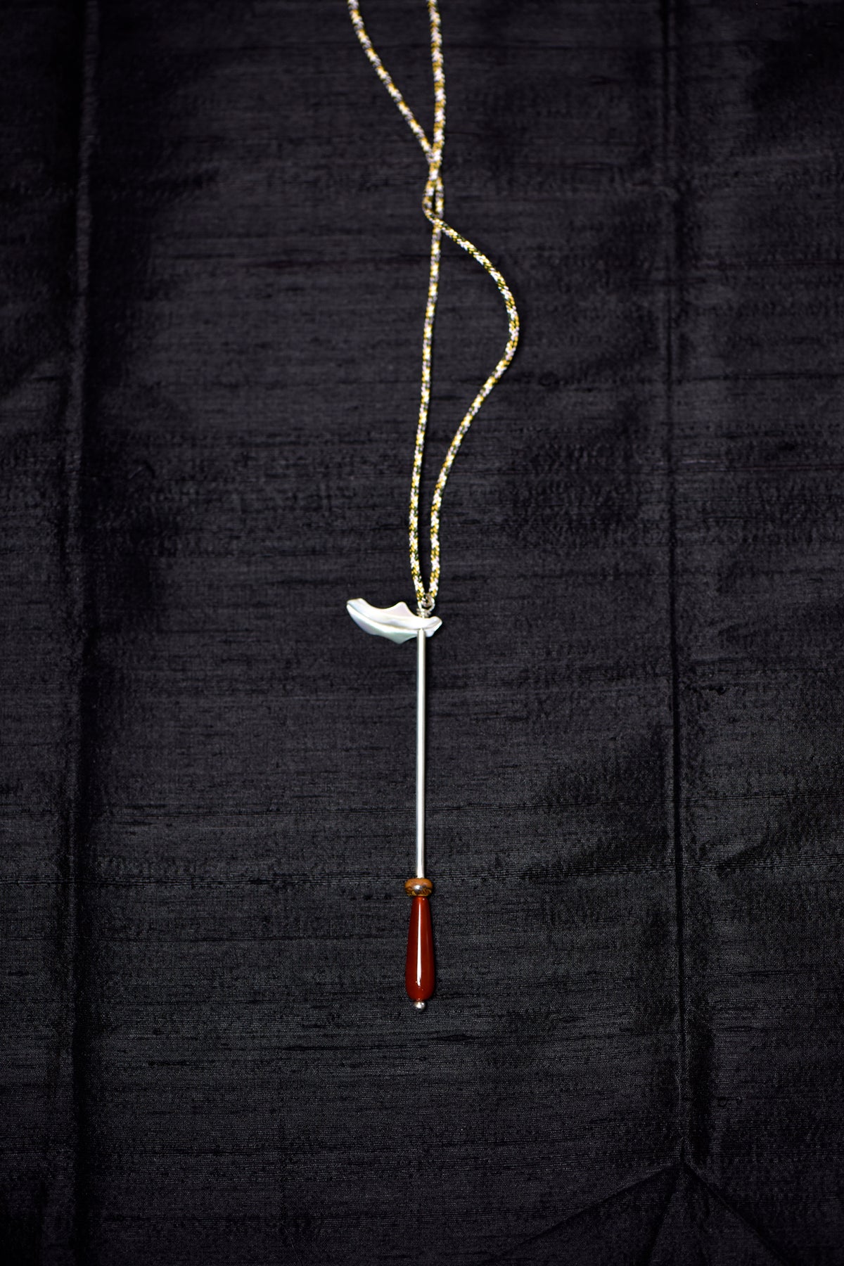 TOTEM PENDANT .04 IN CARNELIAN