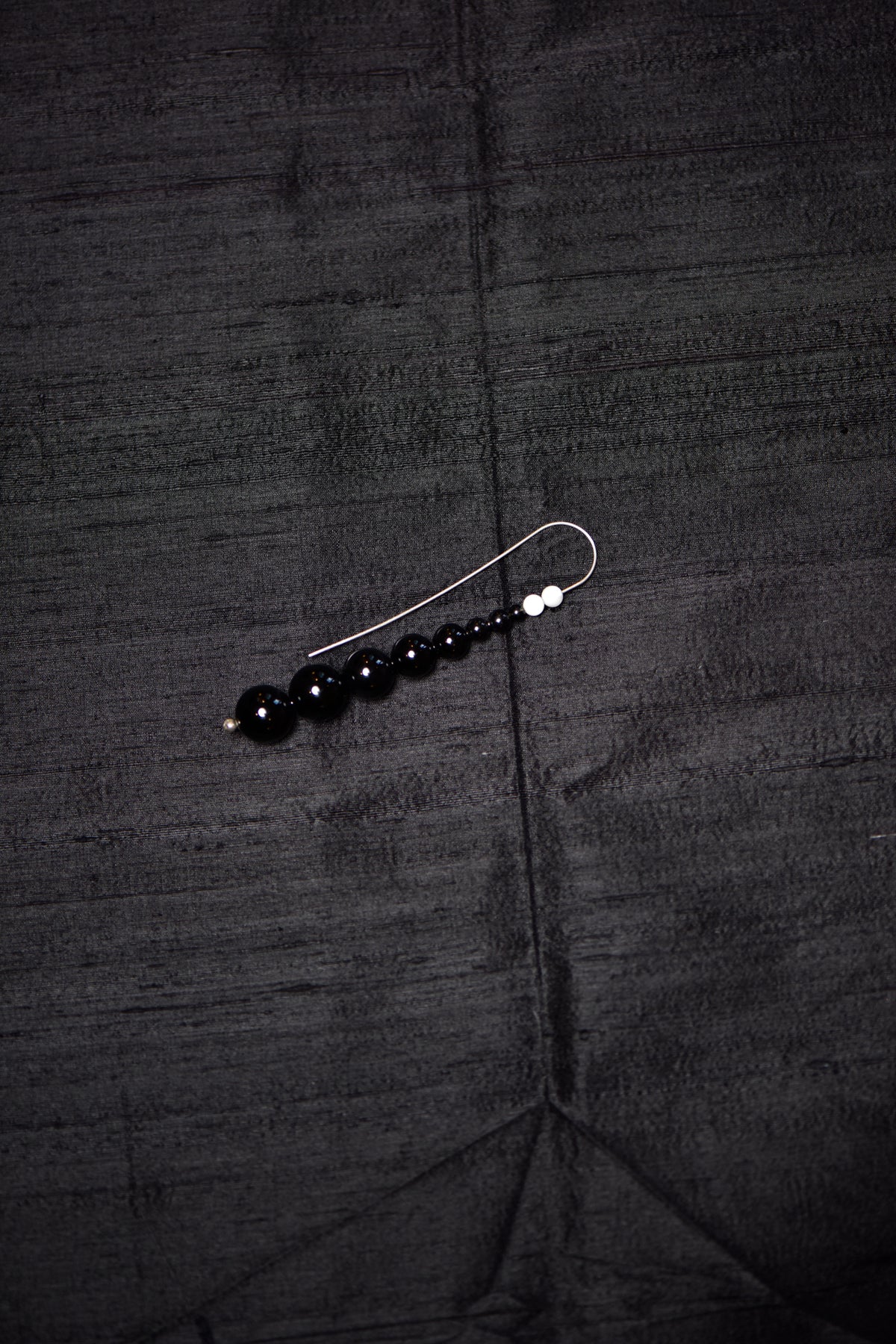 TOTEM EARRINGS .04 - ONYX & MOTHER OF PEARL