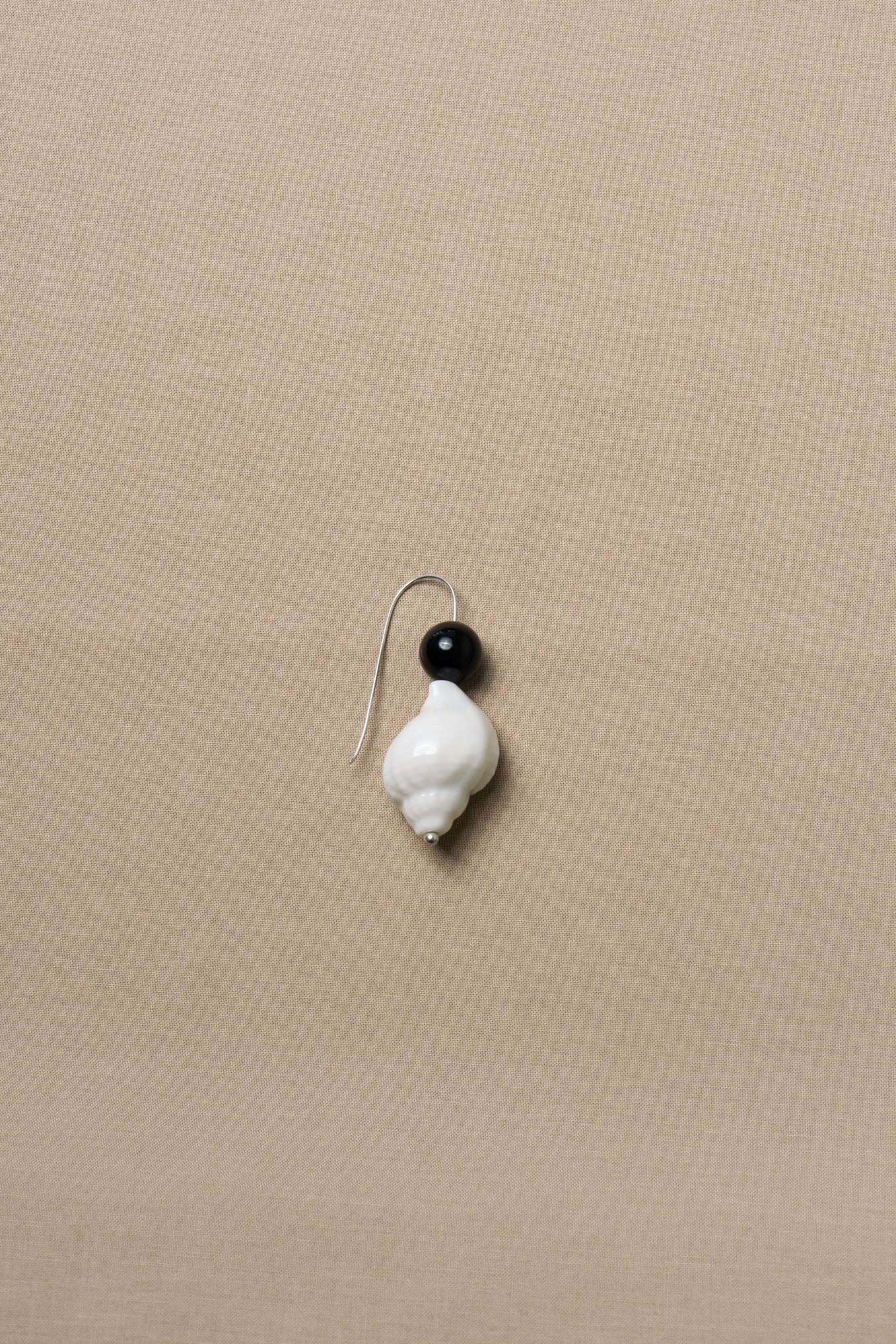 TOTEM SHELL AMULET HOOK EARRINGS .01