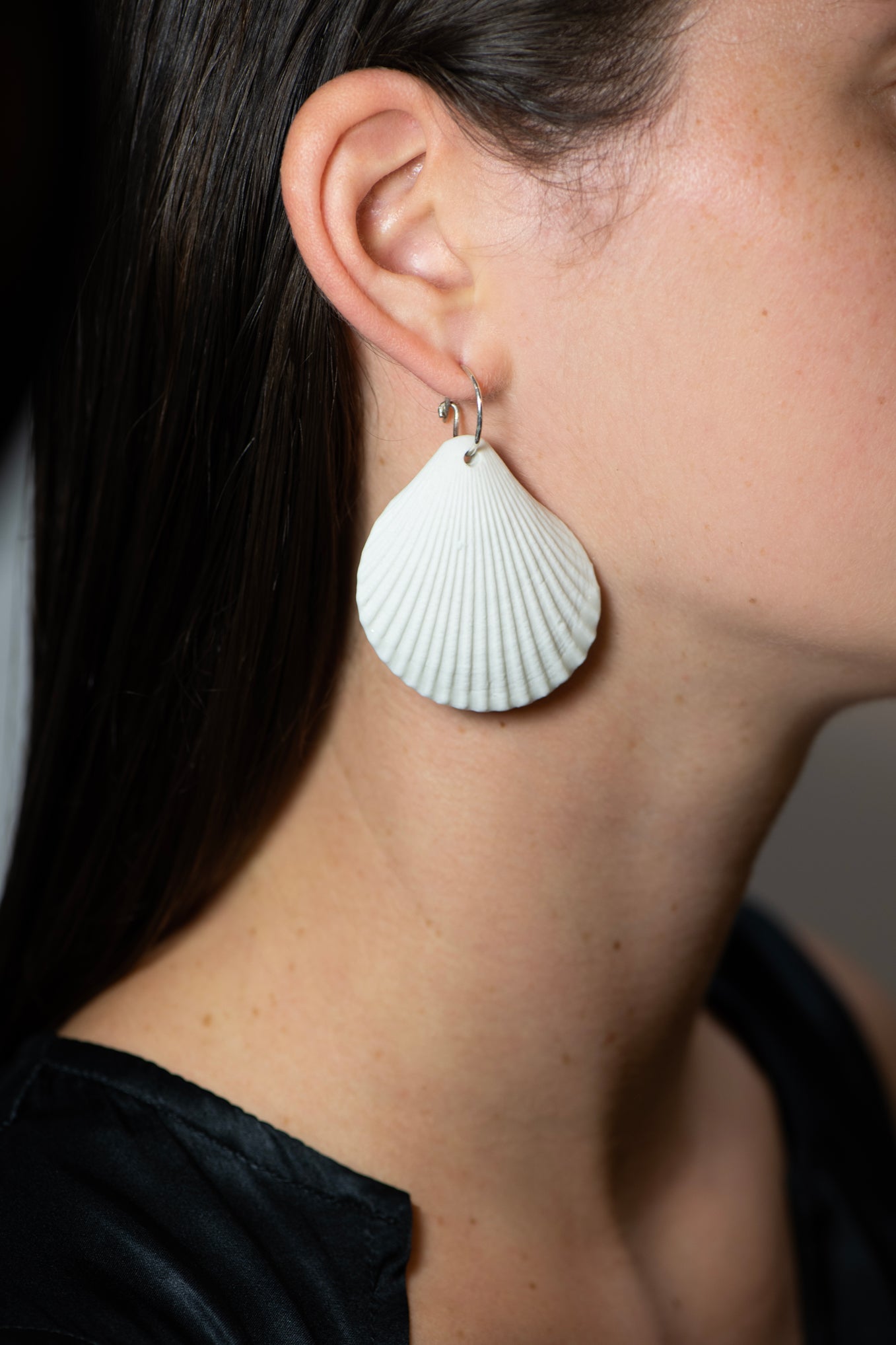 SHELL AMULET .02 EARRINGS