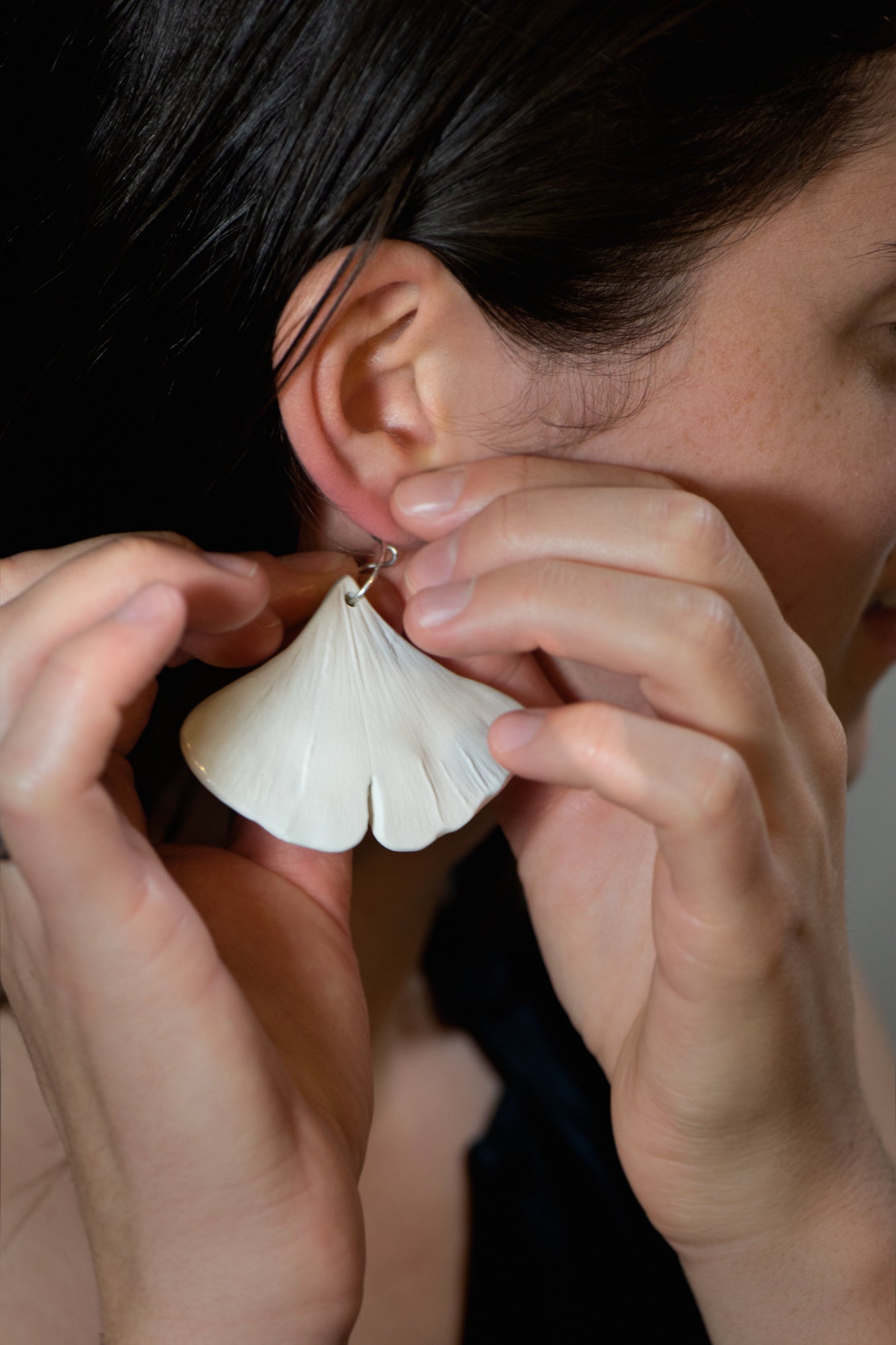 GINKGO AMULET EARRING