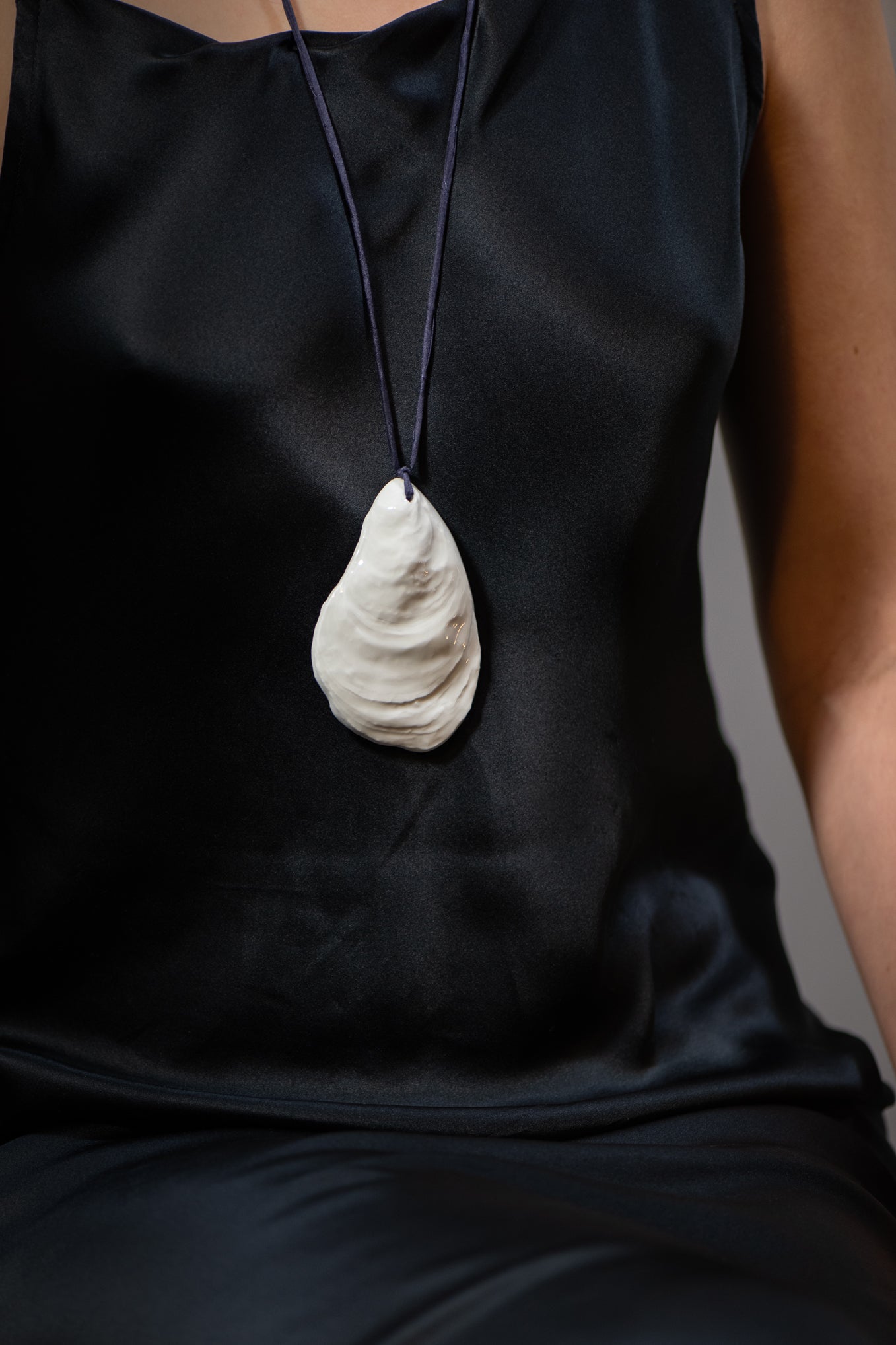 OYSTER AMULET .05 PENDANT