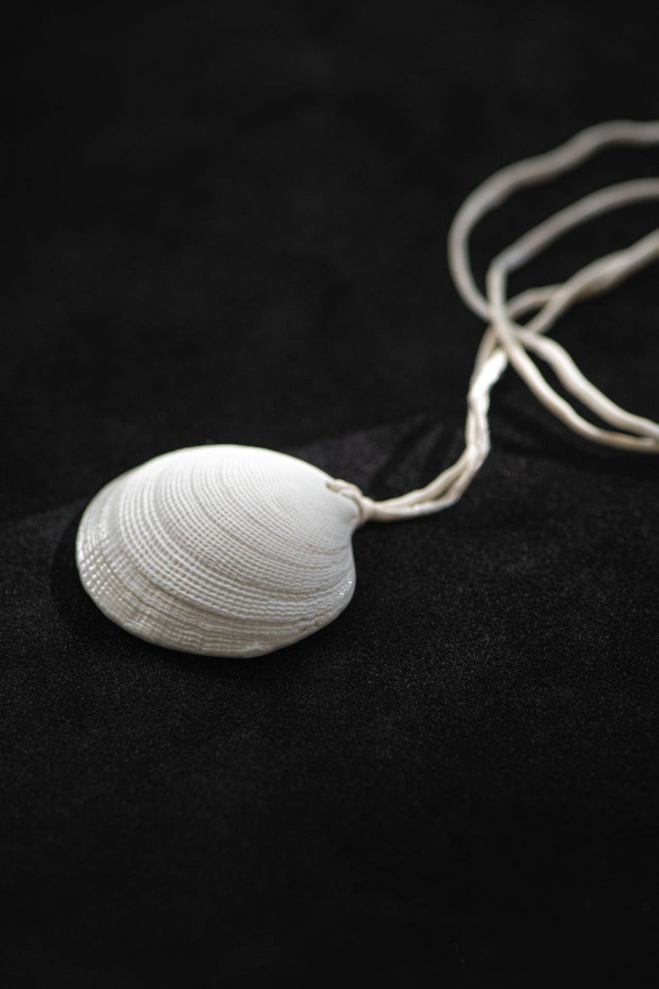 SHELL AMULET .03 PENDANT