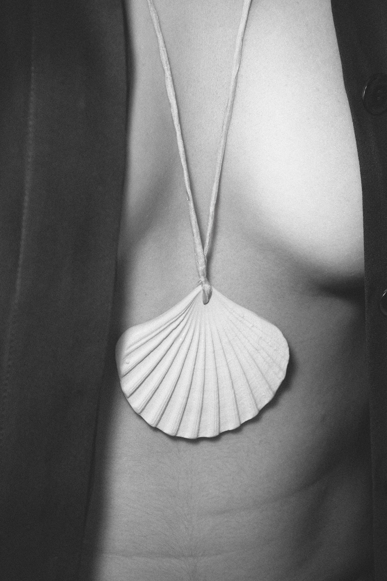 SHELL AMULET .08 PENDANT