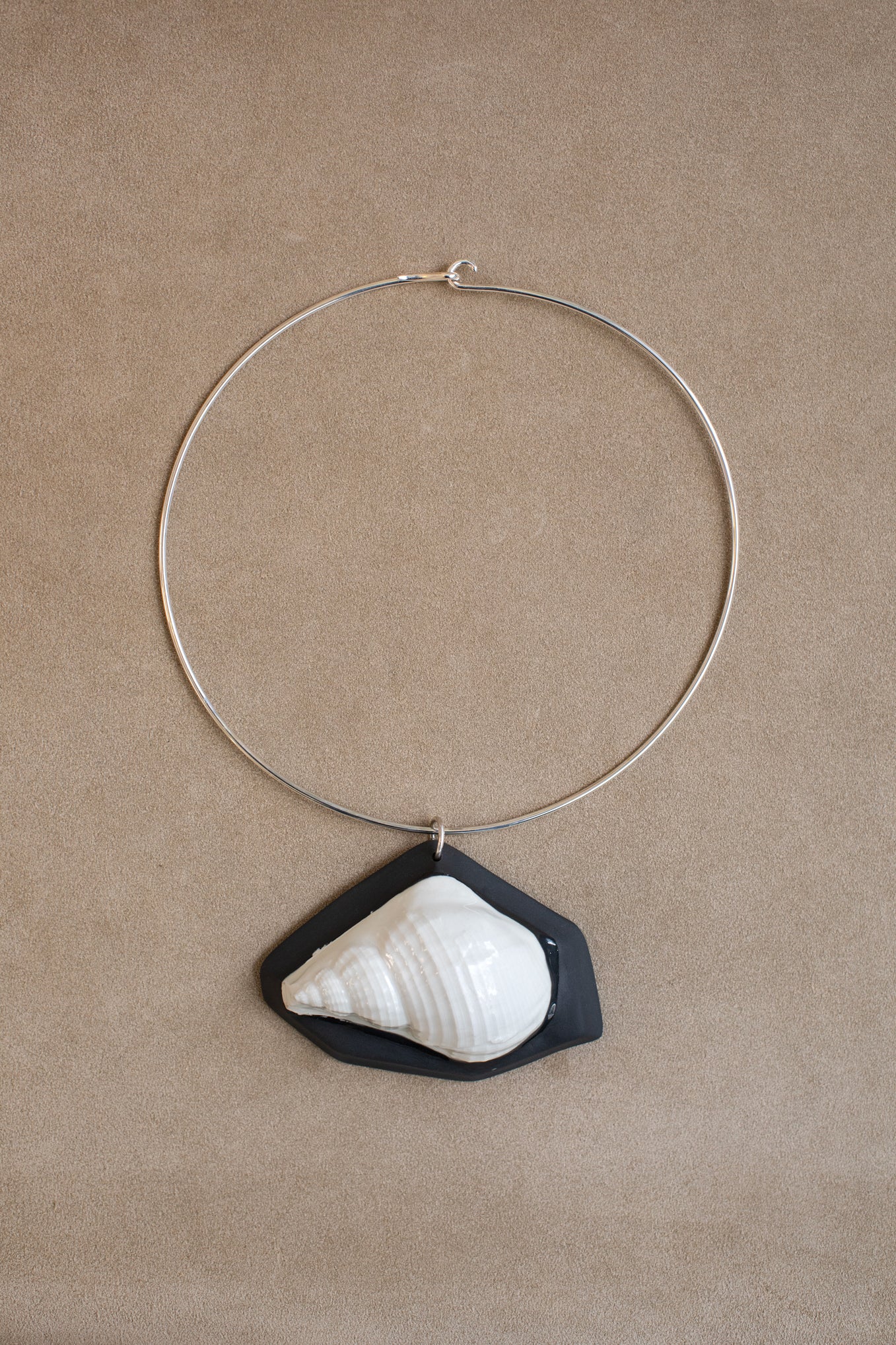 MINARET SHELL COLLAR