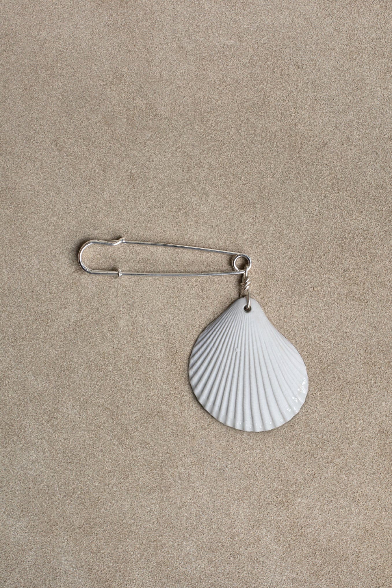 SHELL AMULET .02 BROOCH